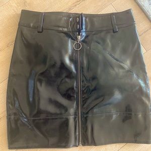 Vinyl back skirt - Small